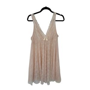 Oscar De la Renta lace nightgown